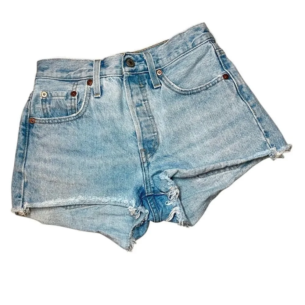 Levi’s 501 Original Fit High Rise Cutoffs in Light Blue Wash Women’s 24